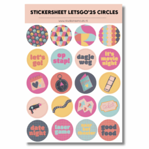 Studio Ins & Outs - Stickervel Cirkels Let’s Go 2025 - Ronde Uitgaansstickers - Cirkelstickers - 20 Uitjes Illustraties